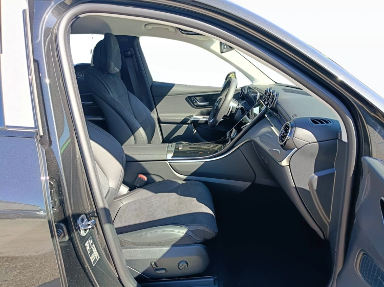 10 - Mercedes-Benz GLC 300 de 4MATIC