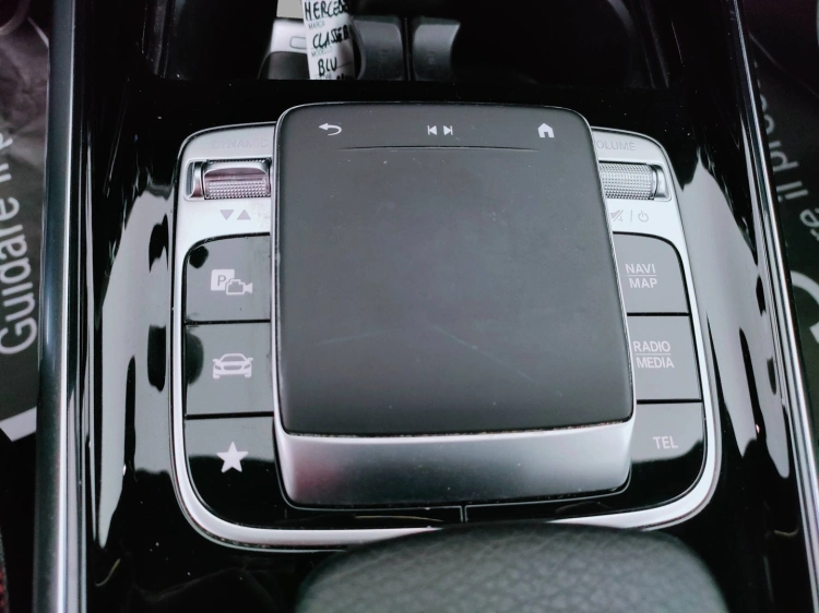 11 - Mercedes-Benz Classe B 180 d Premium auto