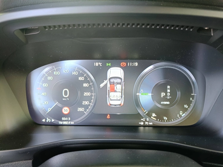 12 - Volvo XC40 XC40 1.5 t4 phev R-design auto my21