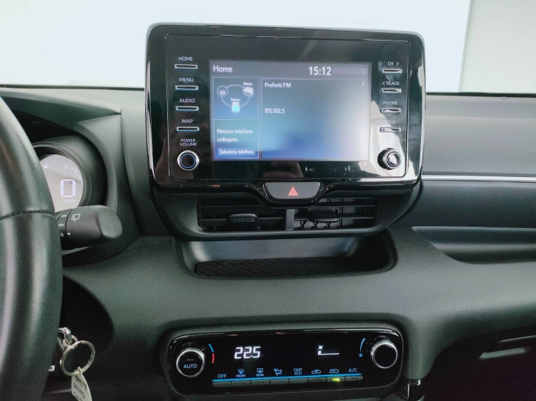 16 - Toyota Yaris Yaris 1.5h Trend