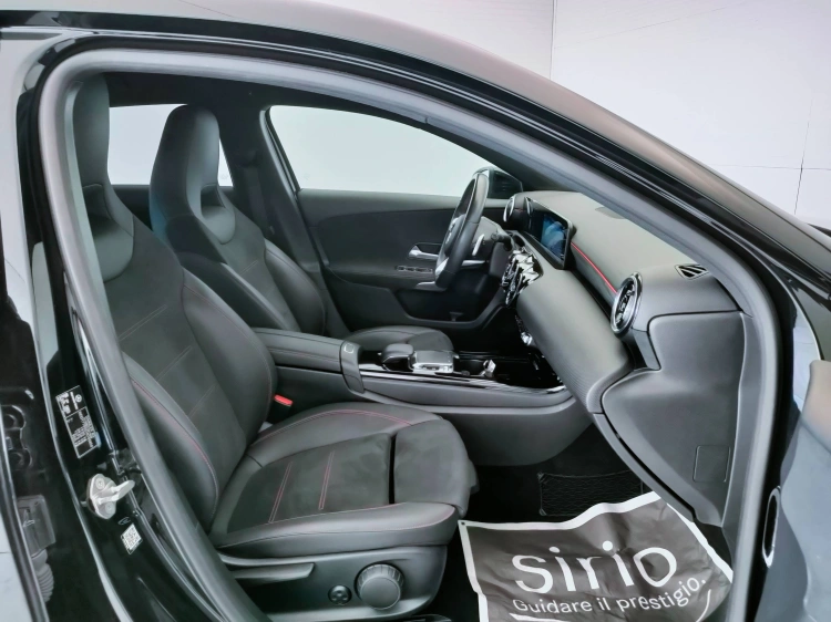 13 - Mercedes-Benz Classe A 180 d Premium auto