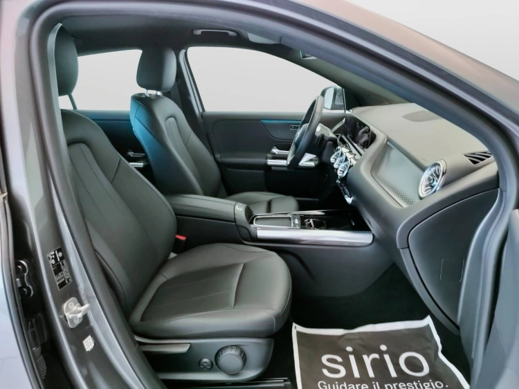 16 - Mercedes-Benz GLA 180 d Progressive Advanced Plus auto