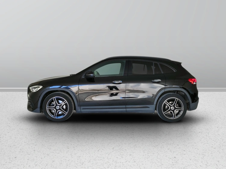 3 - Mercedes-Benz GLA 200 d Premium 4matic auto