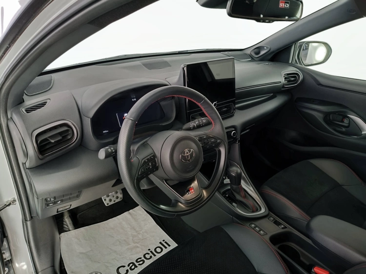 8 - Toyota Yaris Yaris 1.5h 130 GR Sport