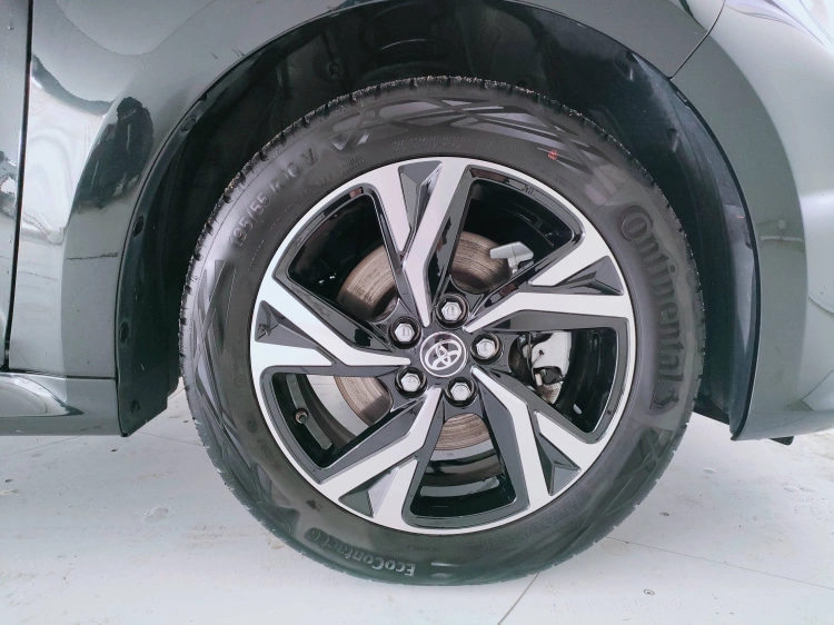8 - Toyota Yaris Yaris 1.5h Trend