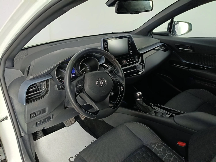 7 - Toyota C-HR TOYOTA C-HR 1.8 Hybrid E-CVT Trend