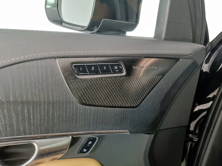 17 - Volvo XC90 XC90 2.0 b5 Plus Bright awd auto