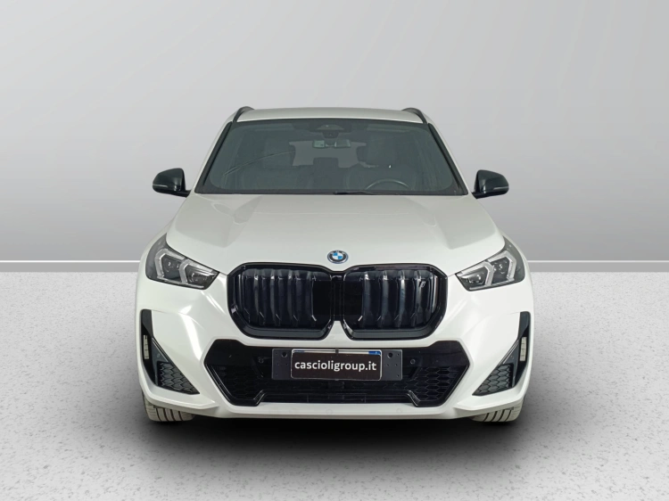 2 - BMW iX1 iX1 xdrive 30