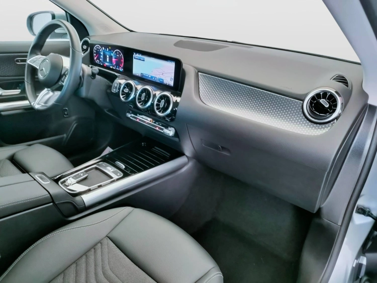14 - Mercedes-Benz GLA 180 d Progressive Advanced auto