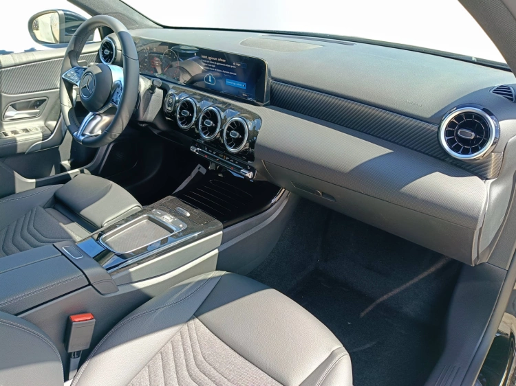8 - Mercedes-Benz Classe A 180 d Automatic