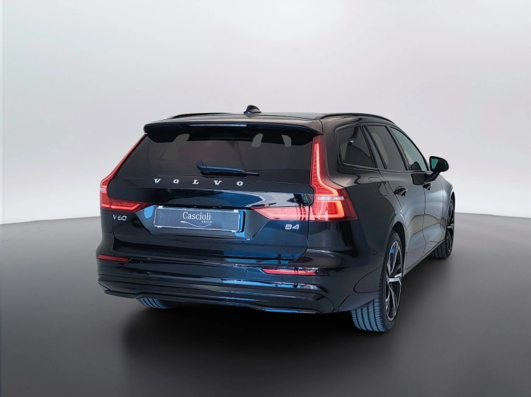 5 - Volvo V60 V60 2.0 b4 Plus Dark auto