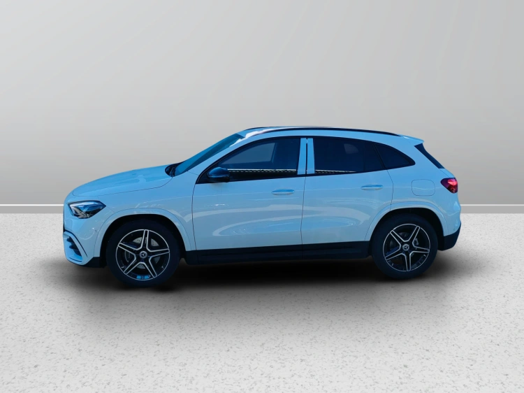 3 - Mercedes-Benz GLA 200 d Automatic 4MATIC
