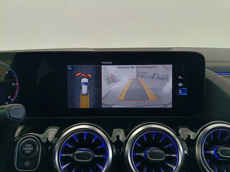 15 - Mercedes-Benz GLA 200 d Premium auto