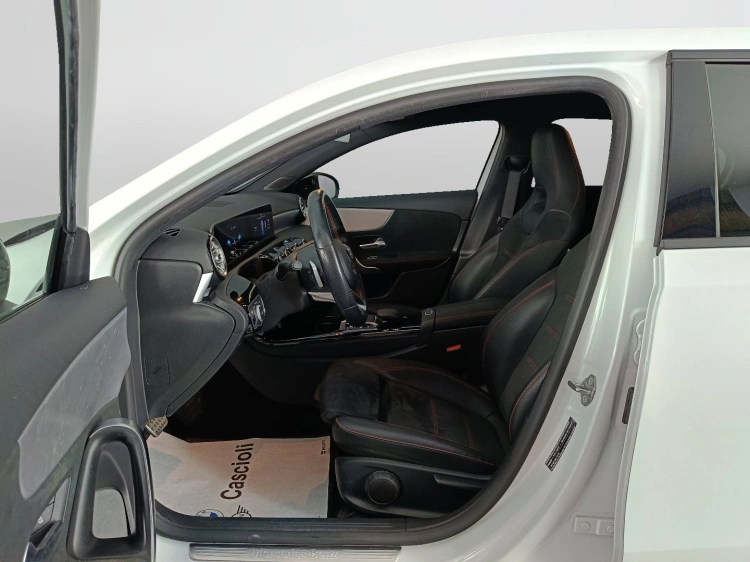 8 - Mercedes-Benz Classe A 180 d Premium auto