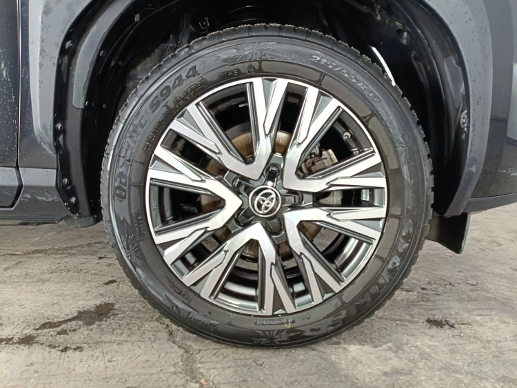 15 - Toyota Yaris Cross ANNO 2024 YARIS CROSS LOUNGE