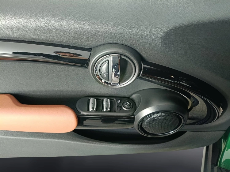 20 - MINI Cooper Mini Cabrio 1.5 Cooper Yours auto