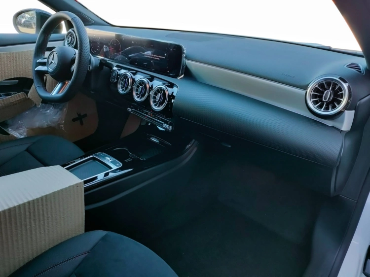 9 - Mercedes-Benz Classe A 180 d Automatic