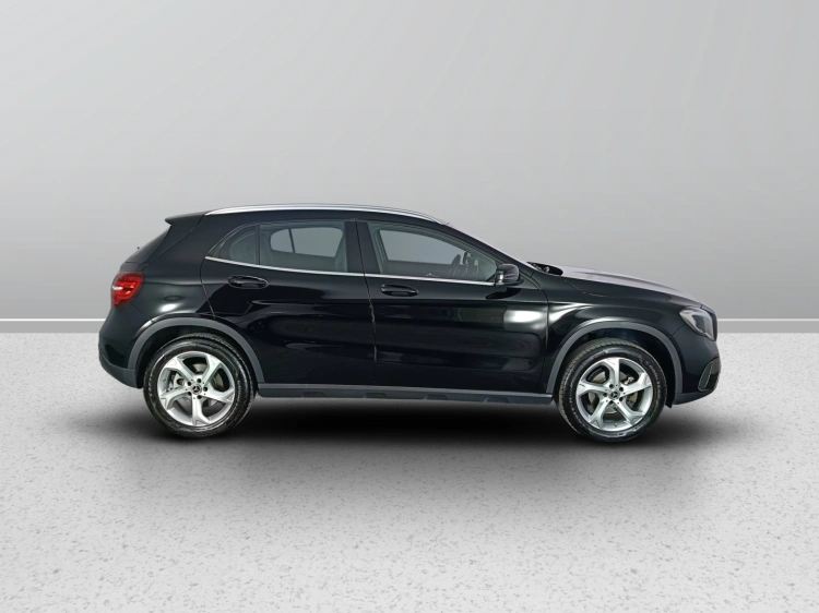 3 - Mercedes-Benz GLA 180 Sport