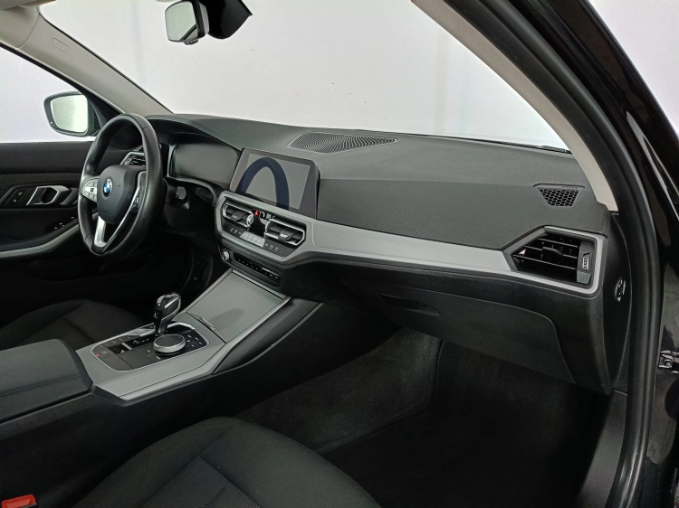 11 - BMW 3 320d Touring Business Advantage auto