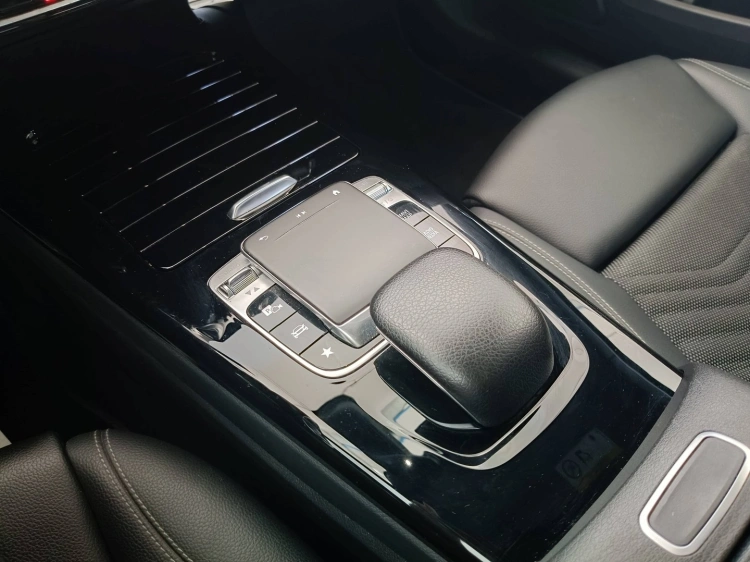 17 - Mercedes-Benz Classe A 180 d Sport Light auto