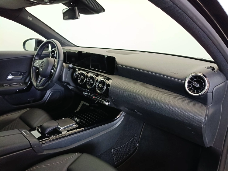 10 - Mercedes-Benz Classe A 180 d Business Extra auto