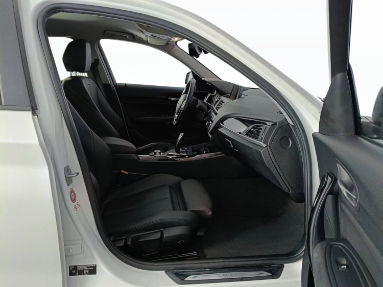 12 - BMW Serie 1 118d Sport 5p auto