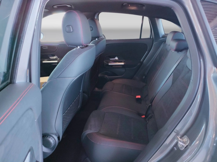 10 - Mercedes-Benz GLA 200 d automatic