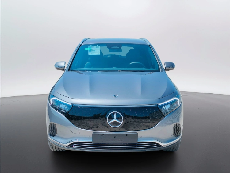2 - Mercedes-Benz EQA 300 4MATIC