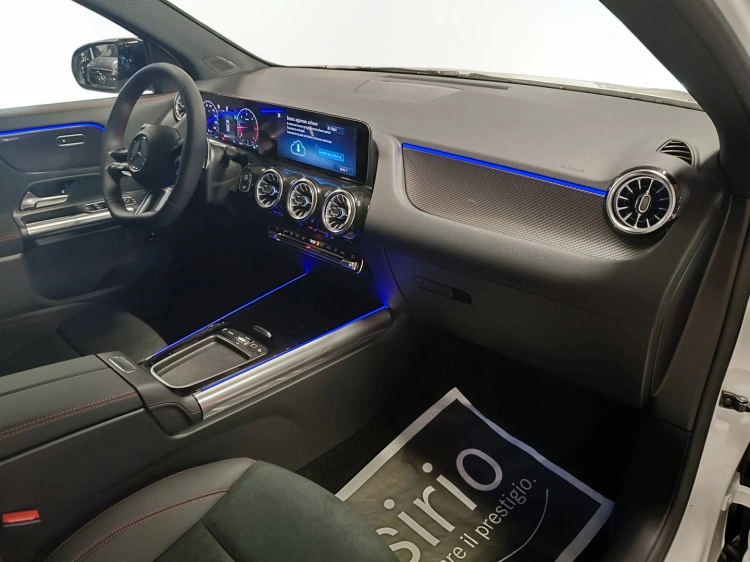 11 - Mercedes-Benz GLA 200 d automatic