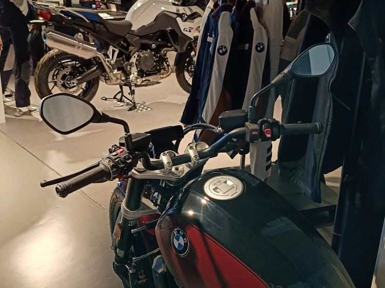 5 - BMW Motorrad R 12 R 12