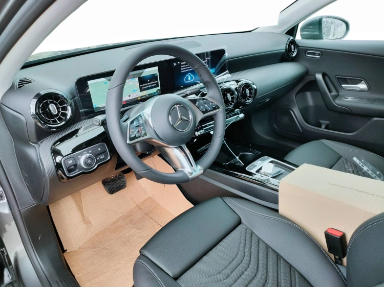 9 - Mercedes-Benz Classe A 180 Automatic