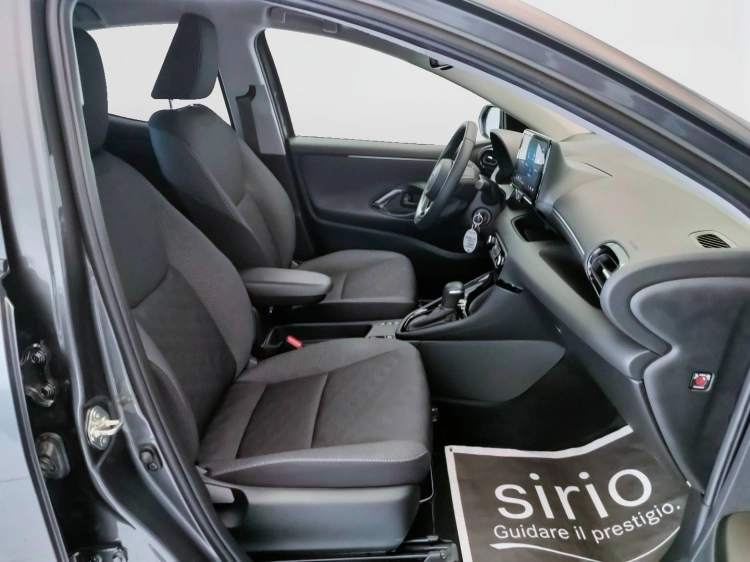 14 - Toyota Yaris Yaris 1.5h Trend