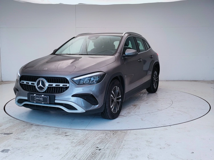 1 - Mercedes-Benz GLA 180 d Advanced auto