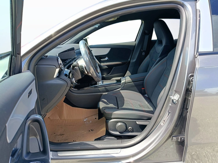 7 - Mercedes-Benz Classe A 180 d Automatic