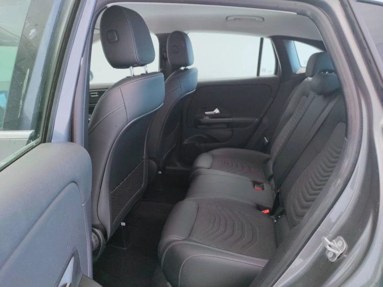 11 - Mercedes-Benz GLA 180 d Advanced auto