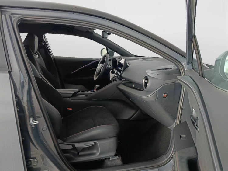 11 - Toyota C-HR C-HR 2.0 PHEV FWD    GR SPORT