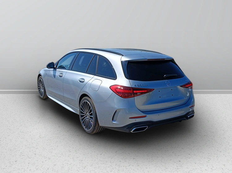 4 - Mercedes-Benz Classe C 300 de 4MATIC con tecnologia ibrida EQ Station Wagon Travel Edition