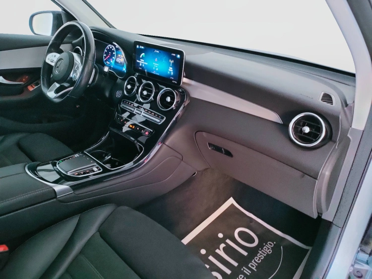 12 - Mercedes-Benz GLC 220 d Premium 4matic auto