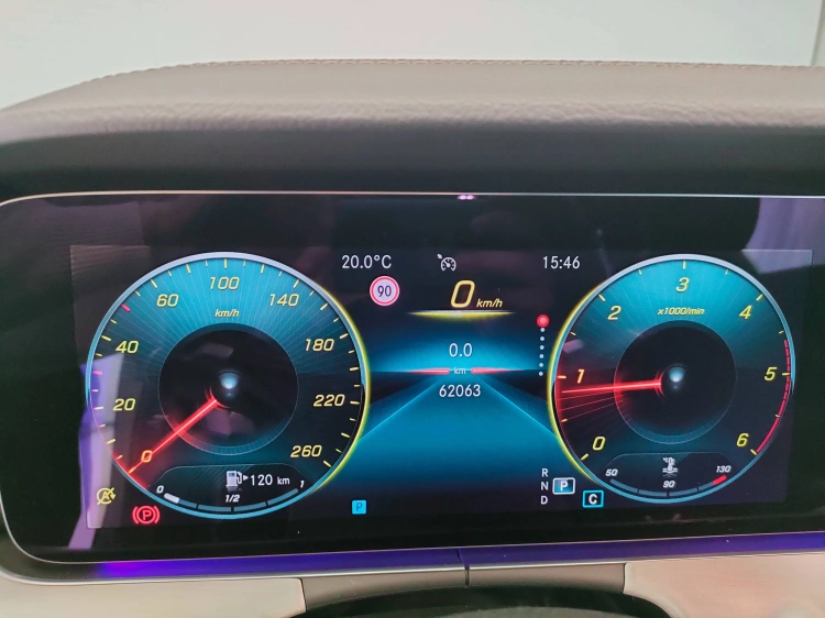 19 - Mercedes-Benz Classe E Coupe 220 d Premium Plus auto