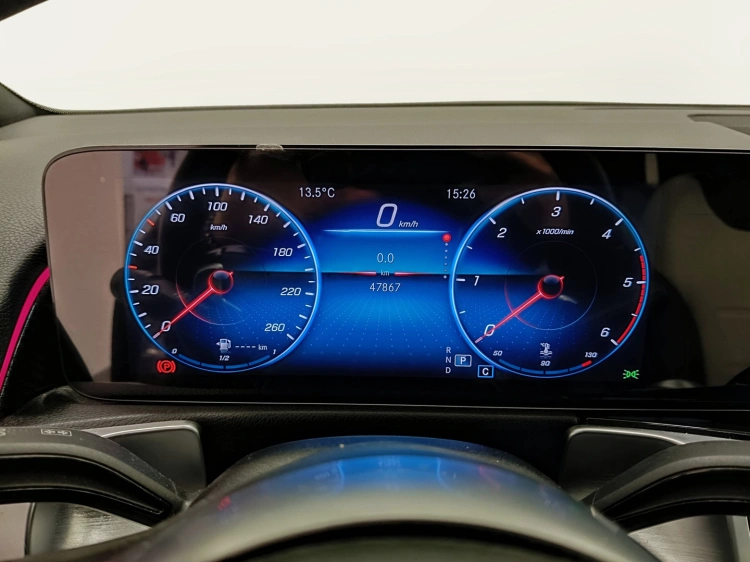 12 - Mercedes-Benz GLB 200 d Premium auto