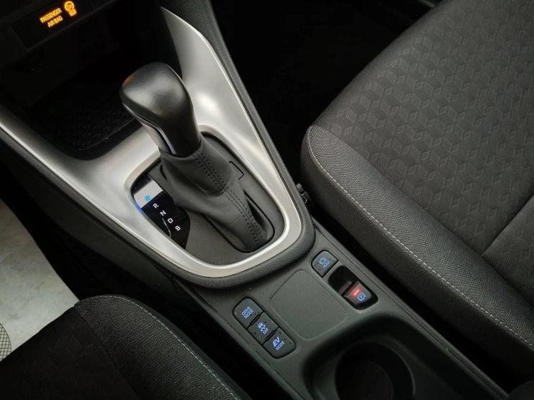 17 - Toyota Yaris Yaris 1.5h Trend