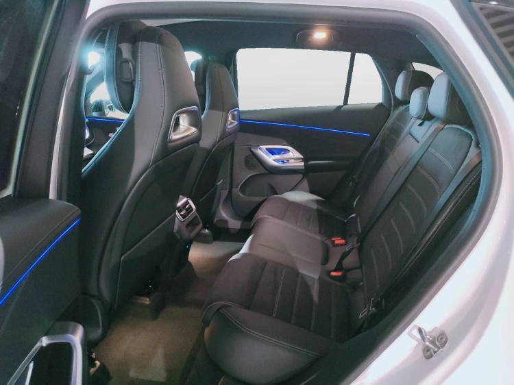 13 - Mercedes-Benz GLC 400 4MATIC con tecnologia EQ