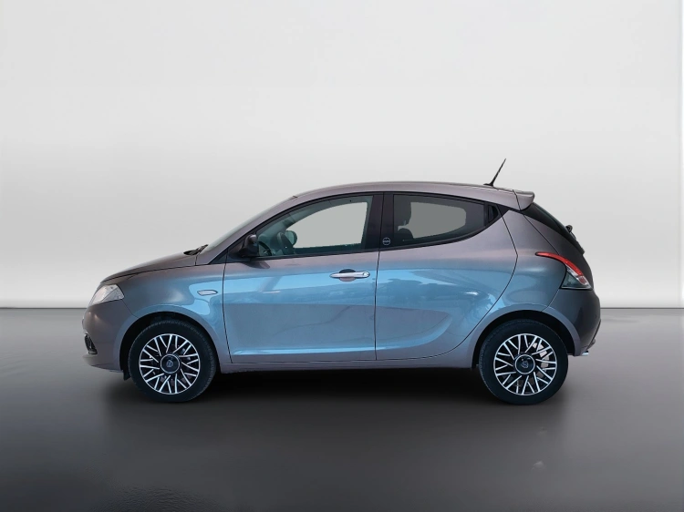 3 - Lancia Ypsilon Ypsilon 1.0 firefly hybrid Gold s&s 70cv