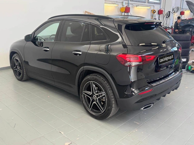 8 - Mercedes-Benz GLA 180 d Premium auto