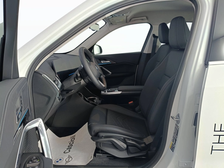 9 - BMW iX1 BMW iX1 eDrive20-Special Edition