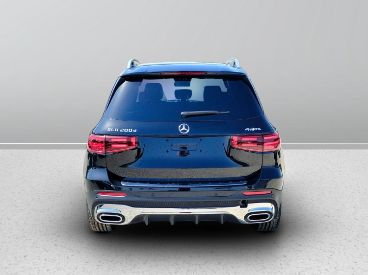 4 - Mercedes-Benz GLB 200 d Automatic 4MATIC