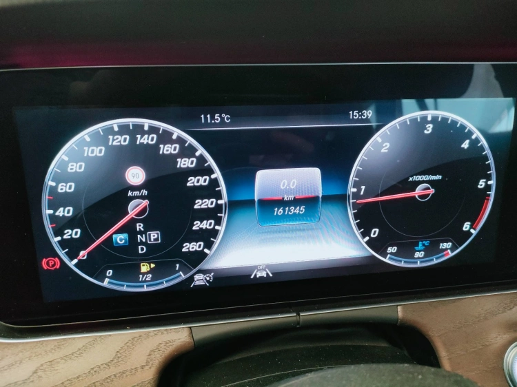 17 - Mercedes-Benz Classe E SW All-Terrain 220 d Premium 4matic auto