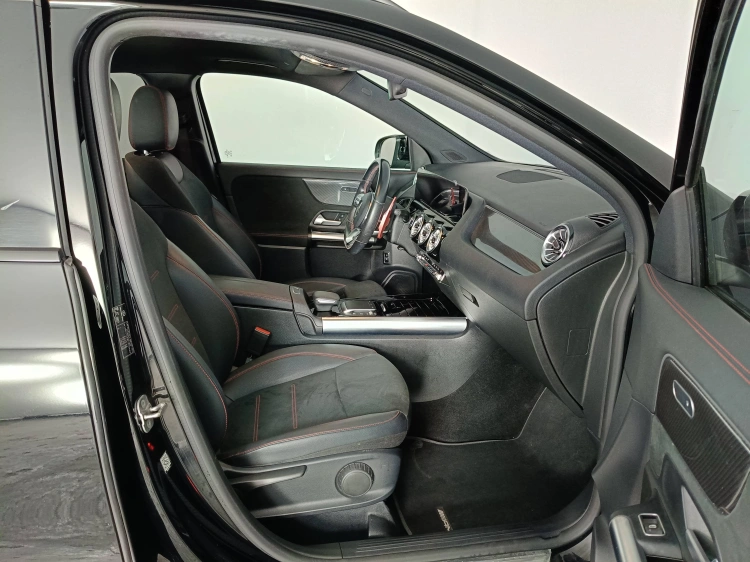 10 - Mercedes-Benz GLA GLA-H247 2020 - 180 d Premium auto