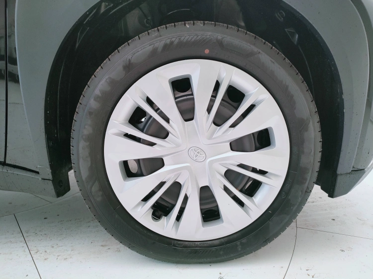 8 - Toyota Aygo X AYGO X 10B MT ACTIVE MY24