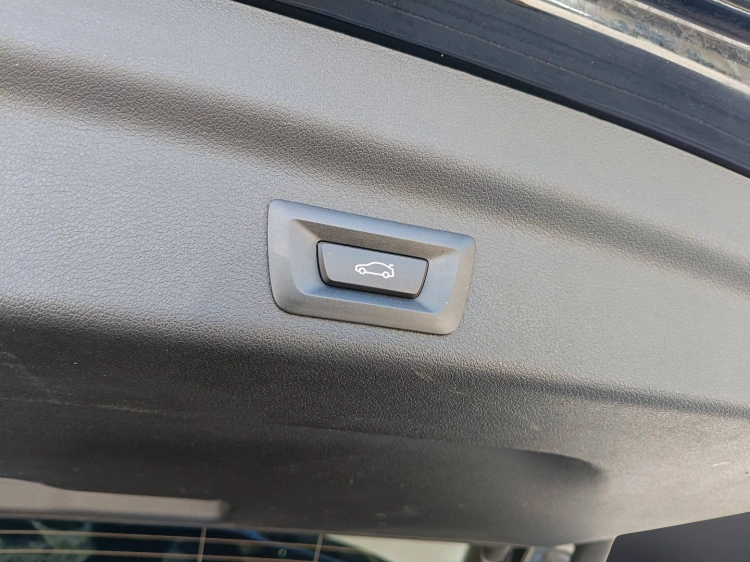 19 - BMW X1 X1 sdrive18d X-Line auto
